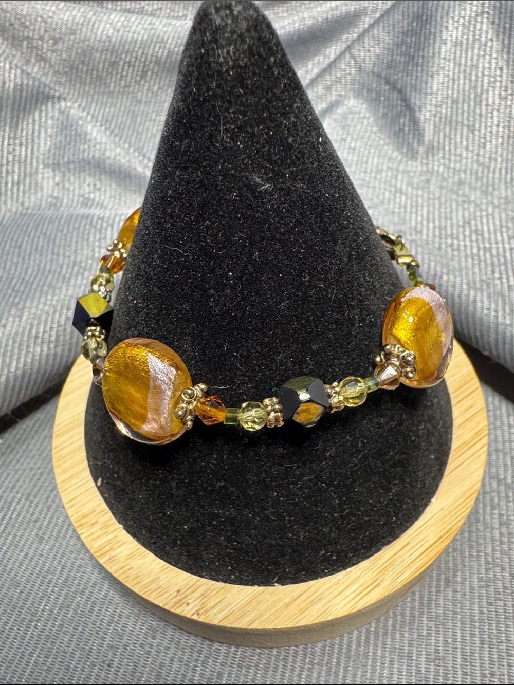 VTG Source Unknown Gold and Black Glass Bead Stretch Bracelet